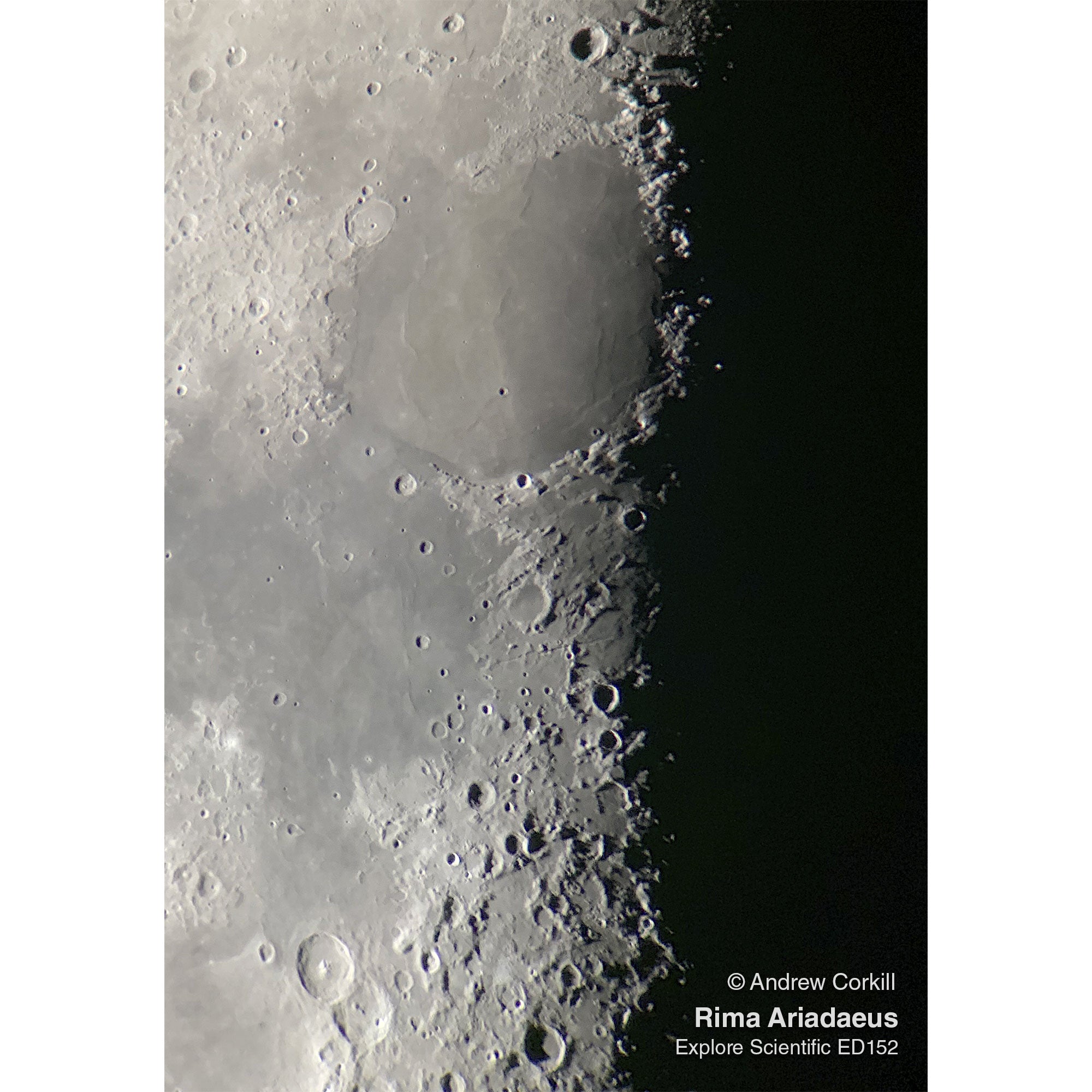 Explore Scientific ED152 Air-Spaced Triplet Telescope in Carbon Fiber